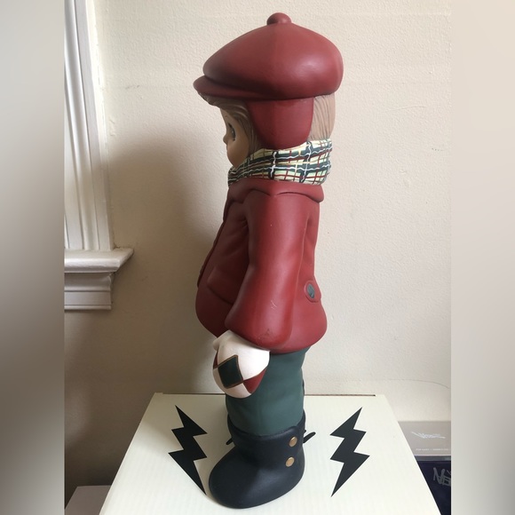 Beautiful Vintage Hand Painted Boy in Winter Attire Statue - Picture 8 of 12